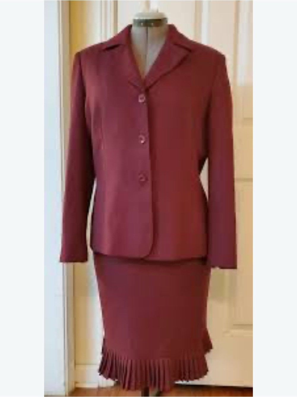 Jones Wear Suit Women's Maroon Pleated Hem Pencil Skirt & Blazer Size 8
